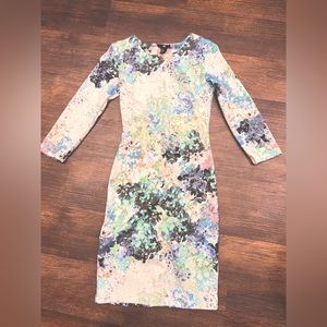 Cute Multi color mid leg dress size 4